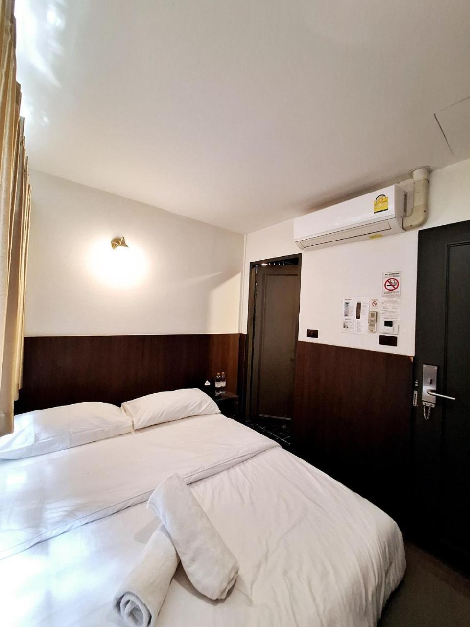 Four Sisters Homestay Бангкок Экстерьер фото